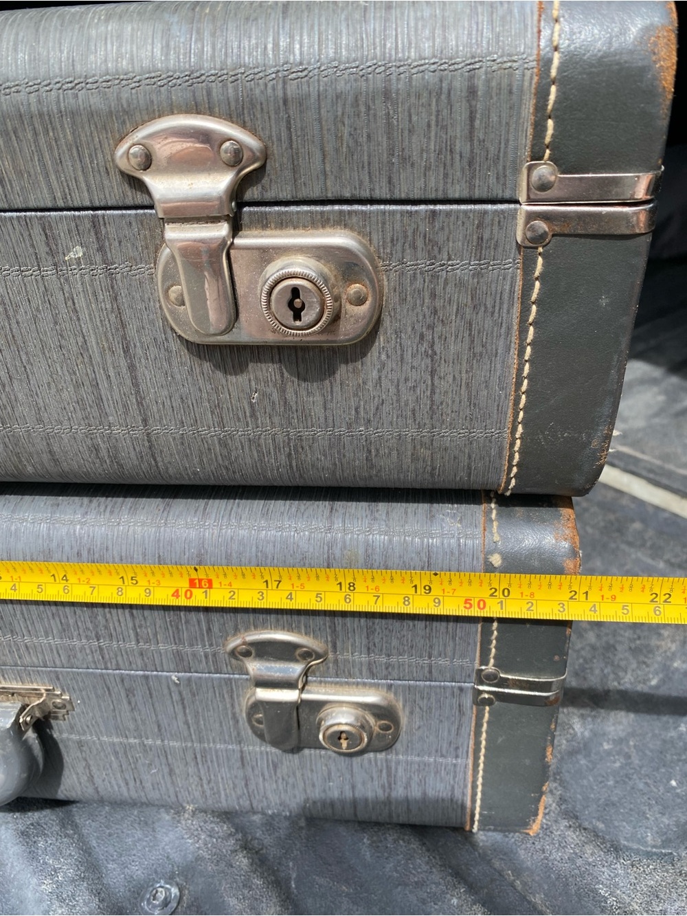 Vintage 1950s Hard Shell 4 Piece Luggage Set Vanity Case Set Grey - Picture 3 of 4